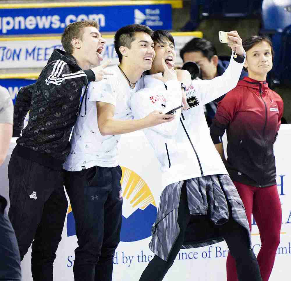＜羽生結弦選手＞40～50代女性向け美容誌の表紙に  「美の化身」「妖精」テーマに特集　特大ポスターも