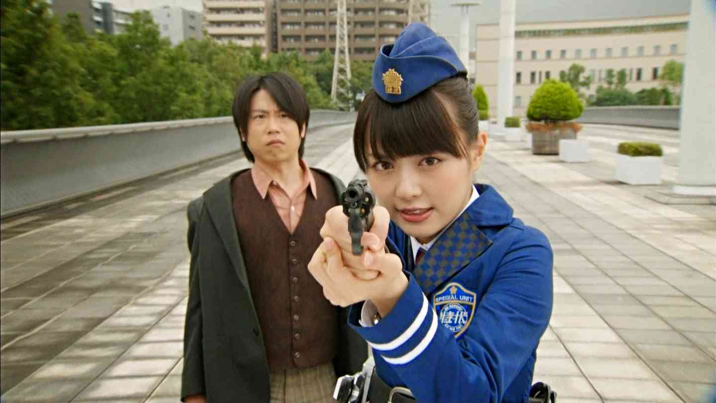 内田理央、透明感あふれる“美脚&妖精風”SHOTに絶賛の声!「めっちゃ細い」「可愛すぎて吹っ飛びました」