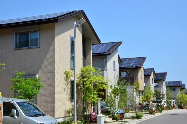 「この住宅地は地獄に見える？それとも天国に見える？」意見が割れていたアメリカの街並み