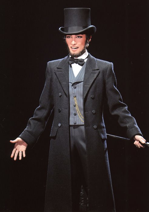 いろんな宝塚歌劇団のポスターが見てみたい。