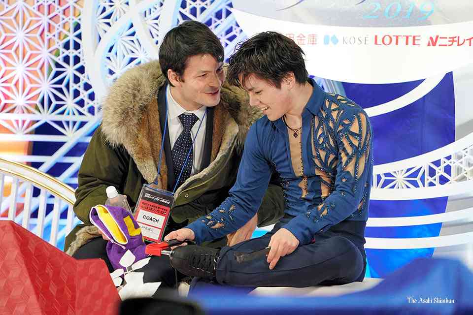 宇野昌磨復活優勝を導いたイケメンコーチに「裏MVP」の声