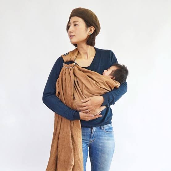 人気抱っこひもに消費者庁「ママの負担85%減に合理的根拠なし」