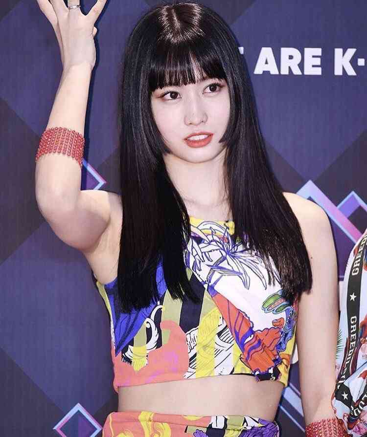 指原莉乃の「小顔ヘアアレンジ」がマネしやすいと話題に！