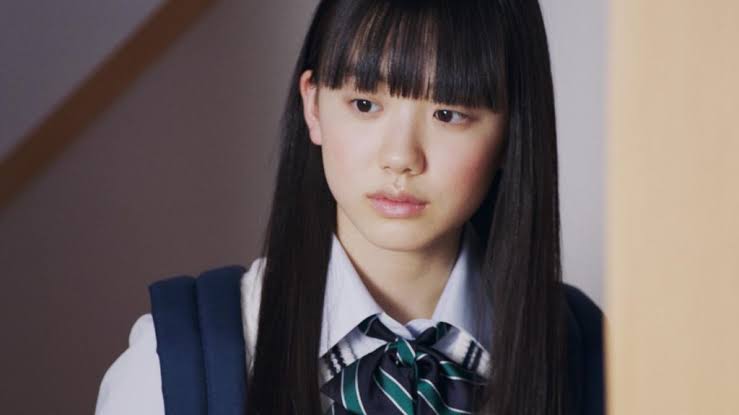 黒髪の前髪ぱっつん女性を貼るトピ