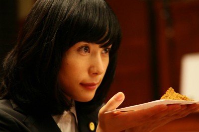 黒髪の前髪ぱっつん女性を貼るトピ