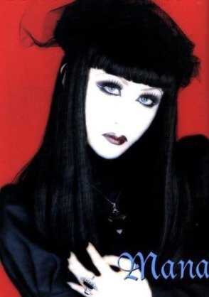 黒髪の前髪ぱっつん女性を貼るトピ