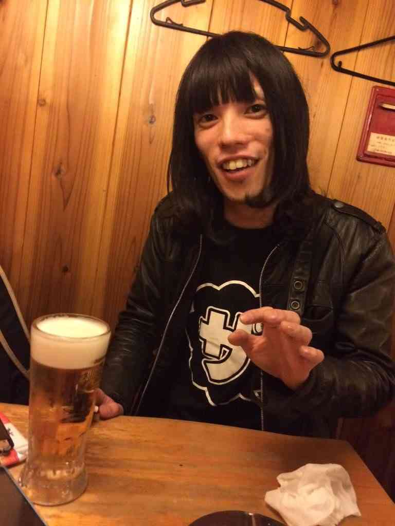 黒髪の前髪ぱっつん女性を貼るトピ