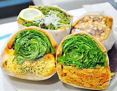 サービスなのか嫌がらせなのか　野菜がメガ盛りのサンドウィッチ