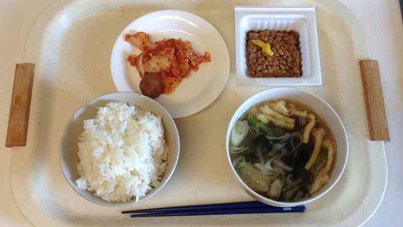 旦那に晩御飯にプラスαのおかずを出されます