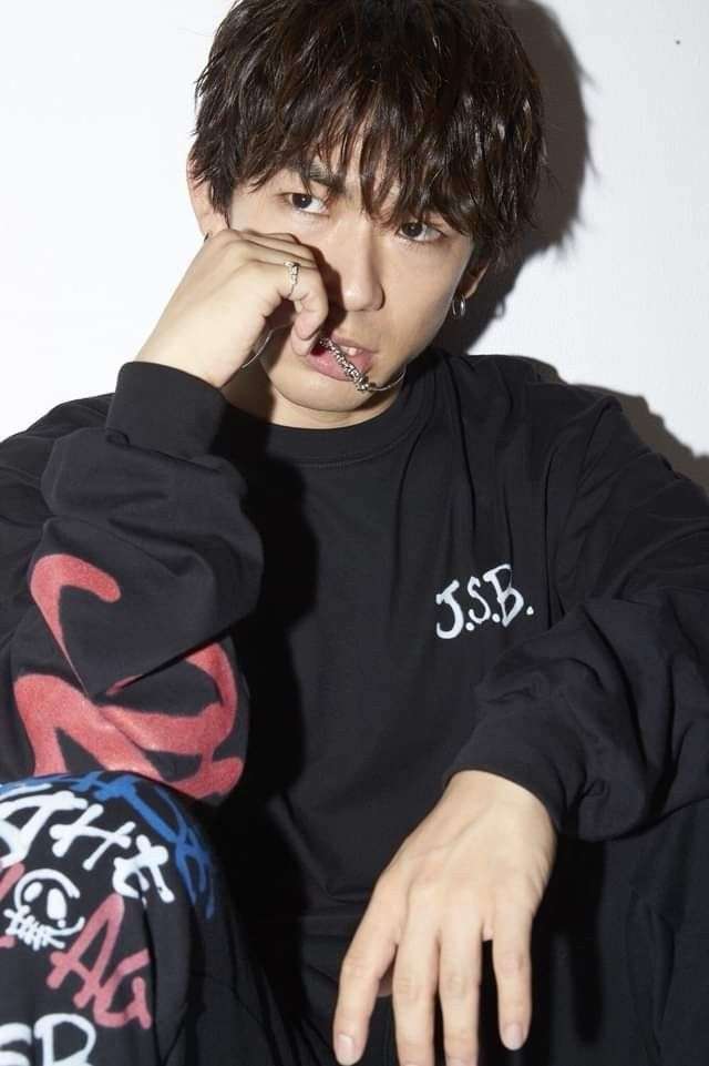イケメンとフツメンの中間の画像を貼るトピ