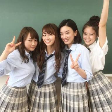 永野芽郁＆今田美桜、かわいい“メリクリ”2ショット