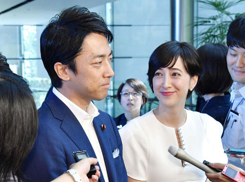 小泉進次郎氏に“不倫三股”疑惑　文春報道では人妻、復興庁元職員と…3人目・女子アナ本紙発見