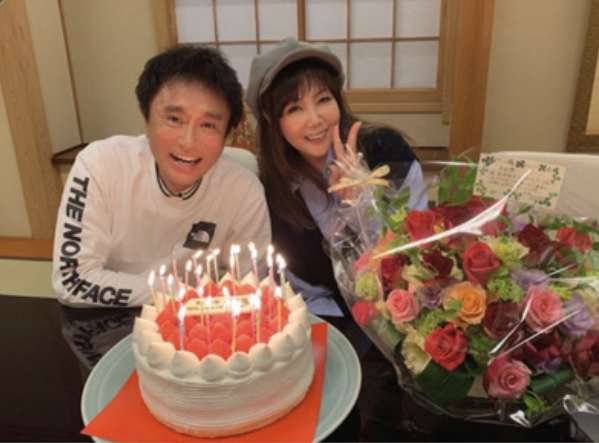 小川菜摘　夫・浜田雅功と正月休暇でハワイに…写真も投稿、仲良し夫妻と4人で夕日を背景に