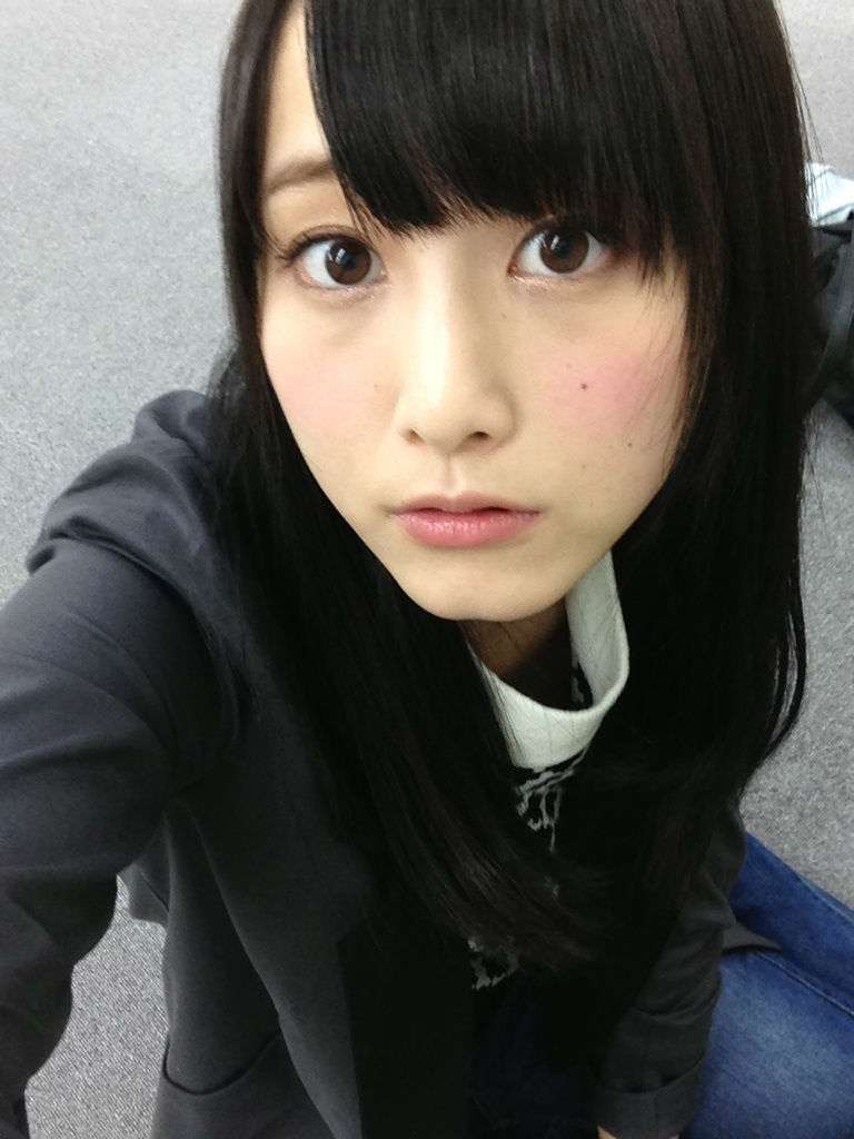 松井玲奈「目の印象が少し変わる」メイク披露…眉毛描き方次第で鼻もツンと見えるコツ