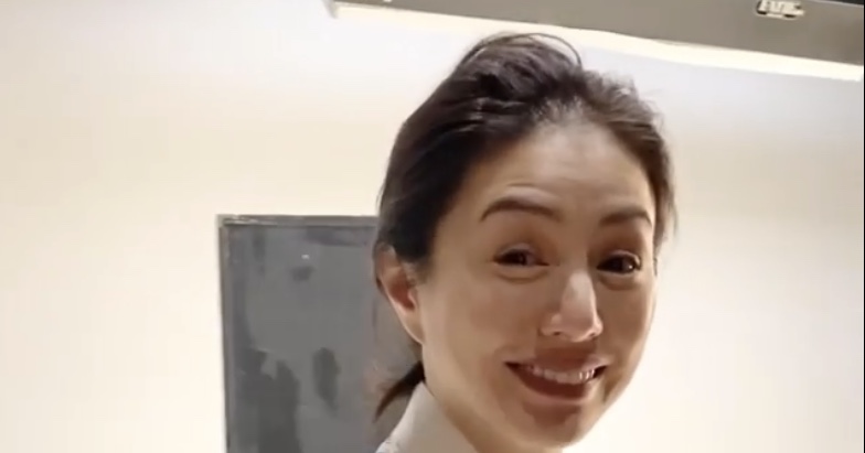 お茶目で可愛い トゥルントゥルンの唇 期待 井川遥 美リップ 際立つ無防備ショットに反響 ガールズちゃんねる Girls Channel