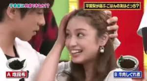 長友佑都、愛梨夫人の肩に手を回し…ラブラブツーショットに「理想的」「素敵な御夫婦」