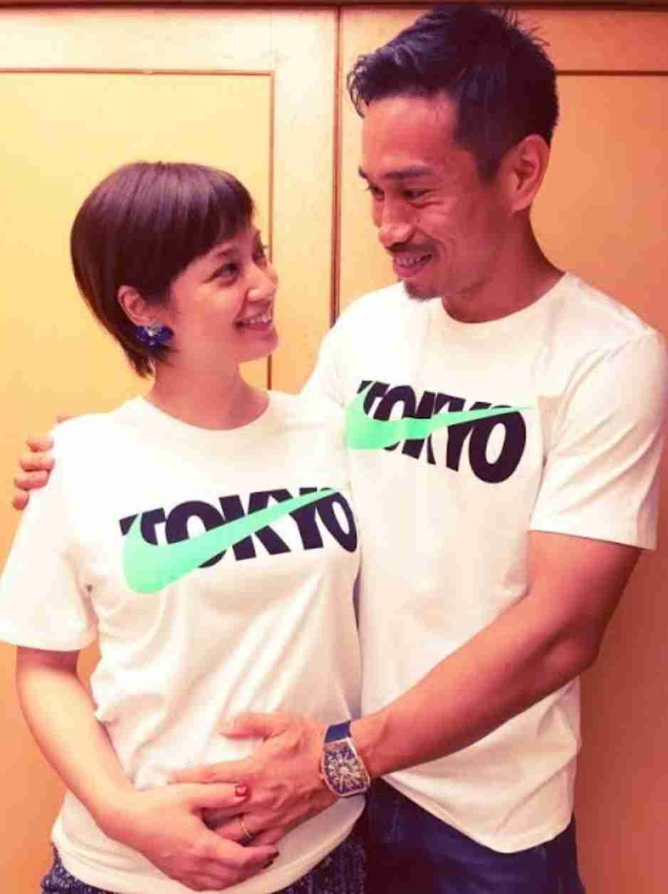 長友佑都、愛梨夫人の肩に手を回し…ラブラブツーショットに「理想的」「素敵な御夫婦」