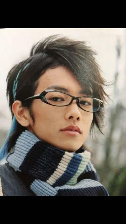 佐藤健、メガネ姿の微笑みショット「ドキドキして死にそう」「笑顔の破壊力」