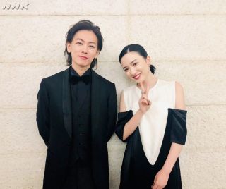 佐藤健、メガネ姿の微笑みショット「ドキドキして死にそう」「笑顔の破壊力」