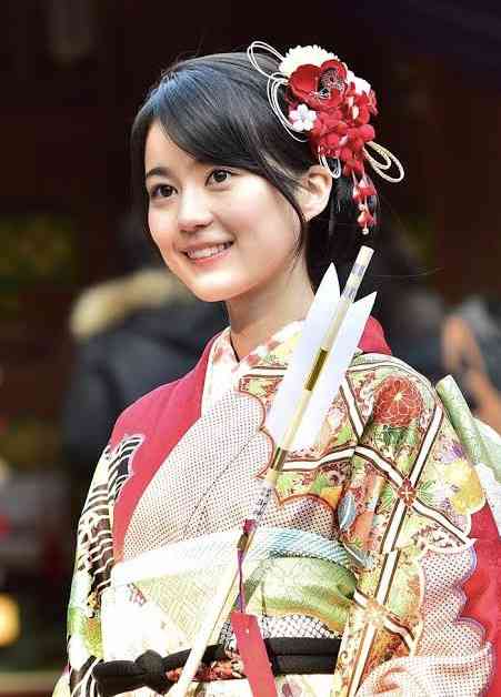 生田絵梨花「同年代女子の憧れ」凛とした卒業袴姿に絶賛の嵐