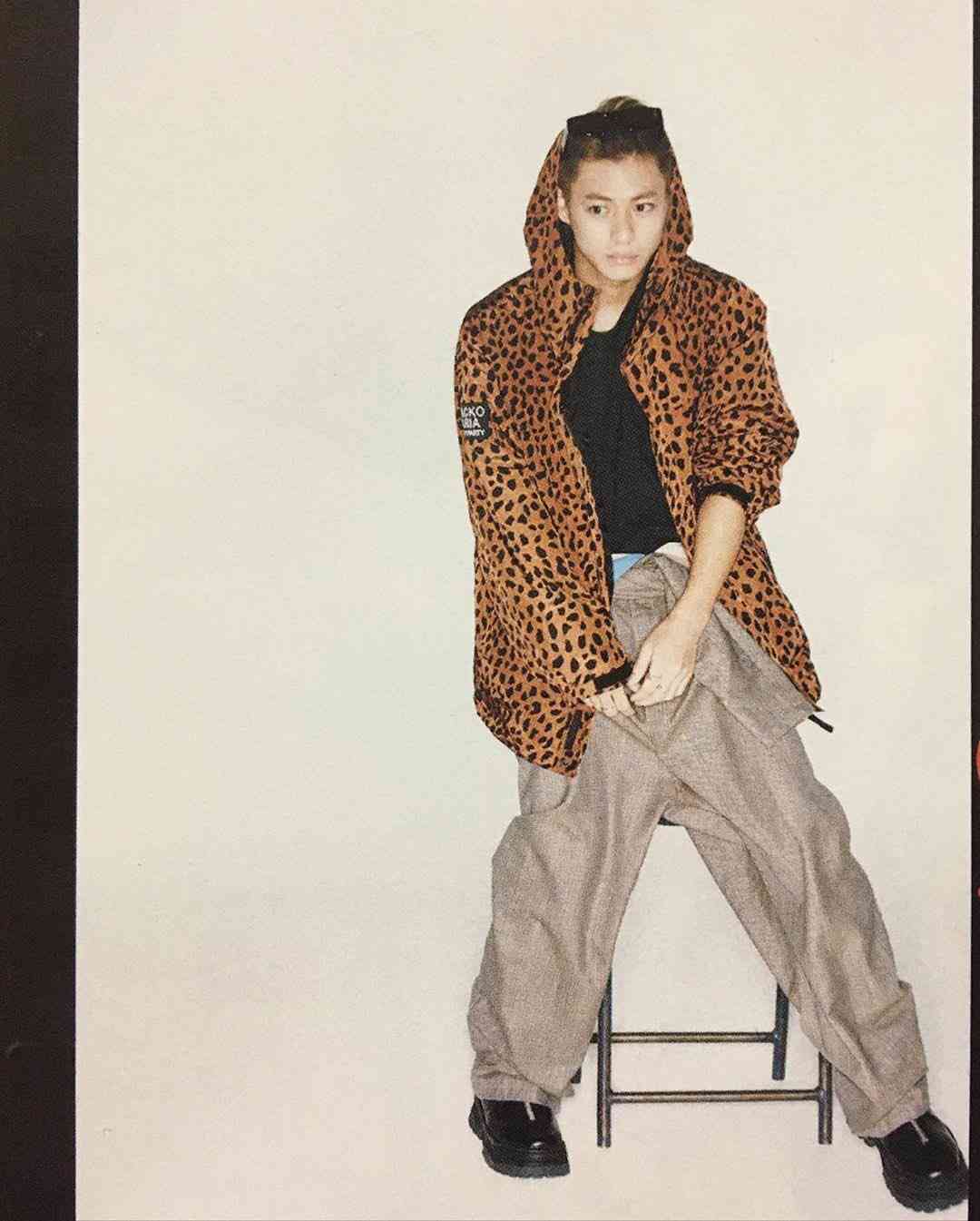 平祐奈、チェック柄の帽子×ヒョウ柄トップス…“ド派手ファッション”に自虐ツッコミ