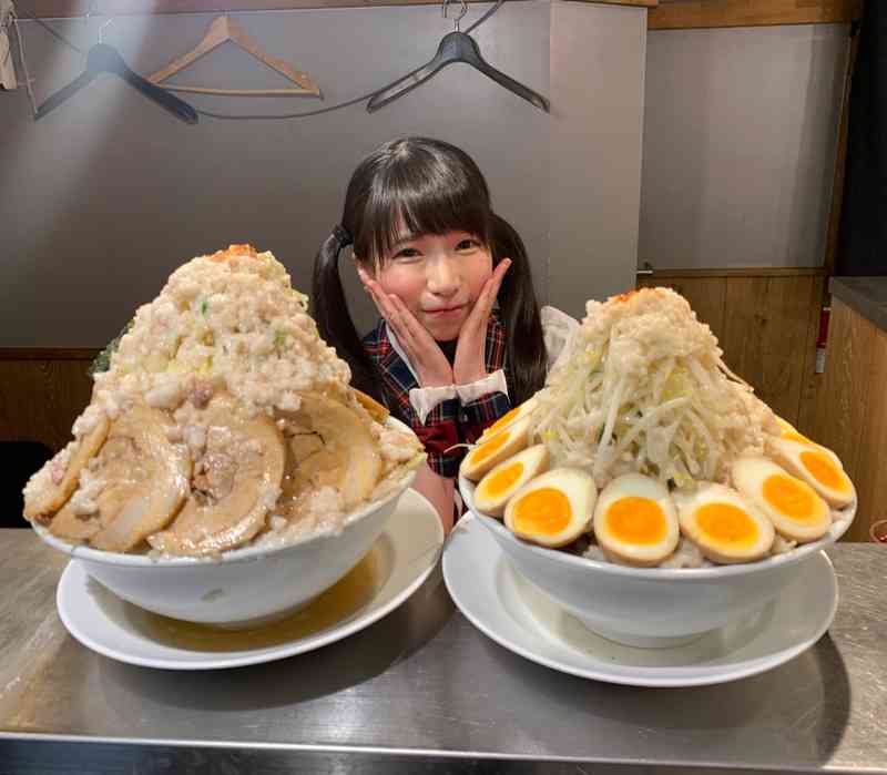 もえあず、ミスドの食べ放題を堪能「改めてみると種類すごい~」