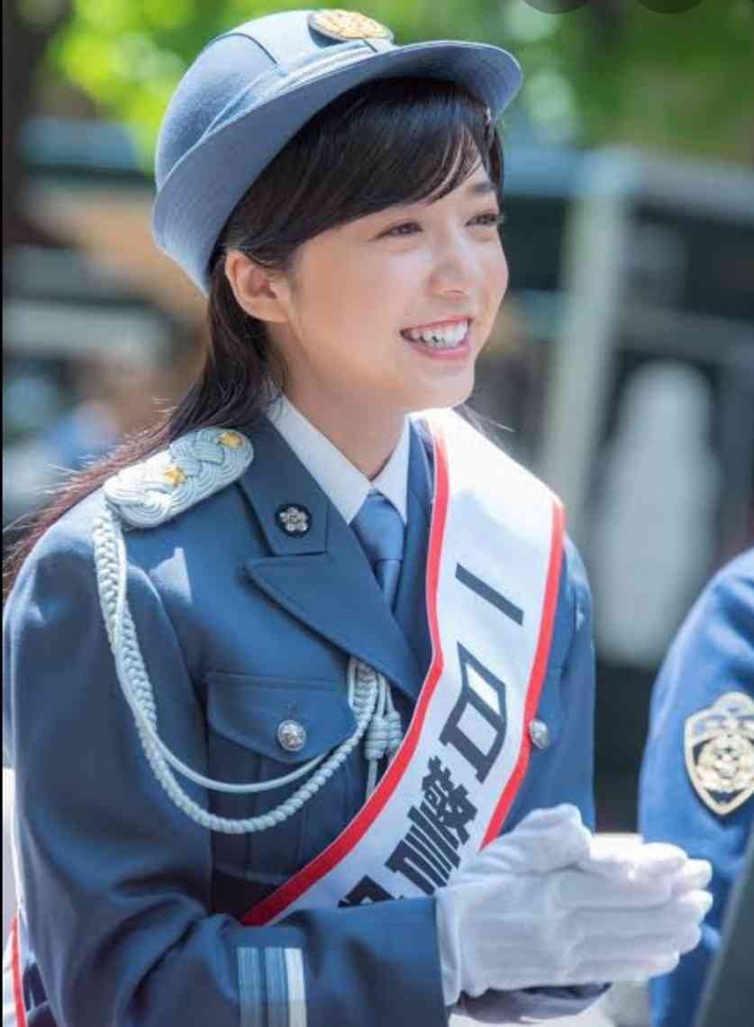 佐藤健に見つめられ上白石萌音が照れ笑いするオフショットに「私も見つめられたい」「羨ましすぎ」と反響