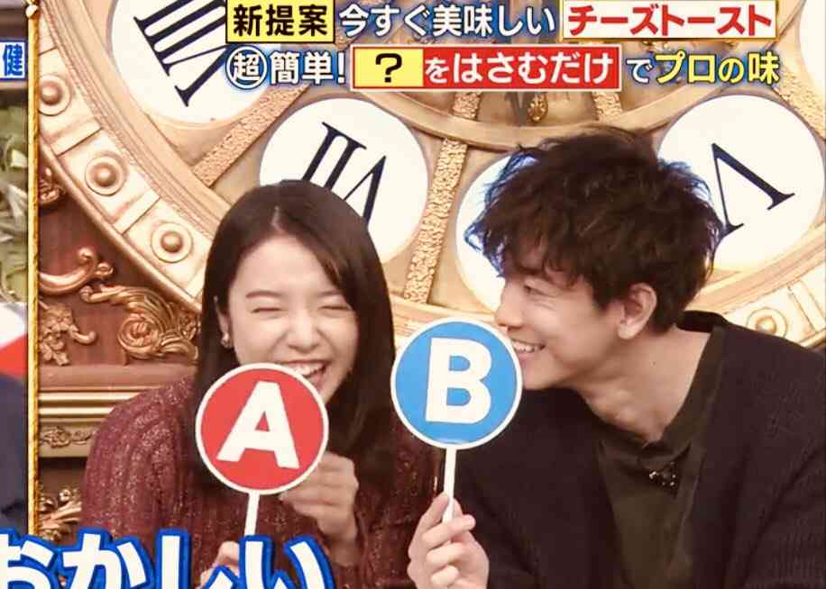 佐藤健に見つめられ上白石萌音が照れ笑いするオフショットに「私も見つめられたい」「羨ましすぎ」と反響