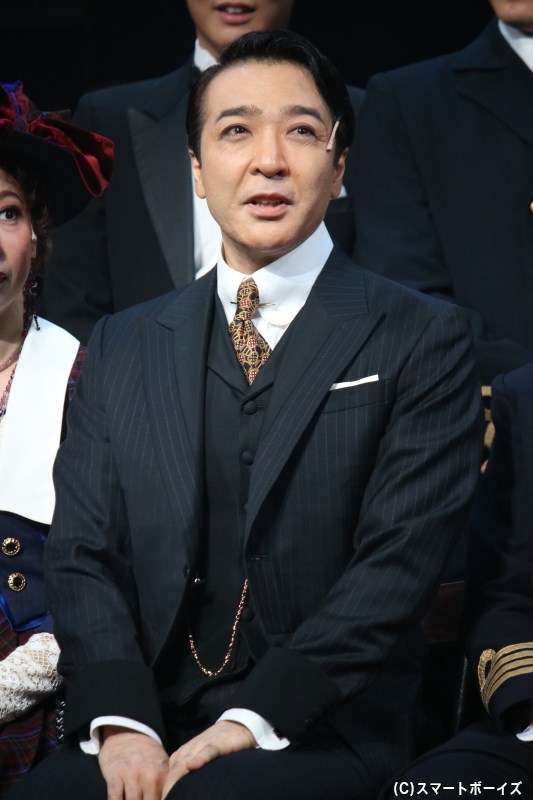 佐藤健に見つめられ上白石萌音が照れ笑いするオフショットに「私も見つめられたい」「羨ましすぎ」と反響