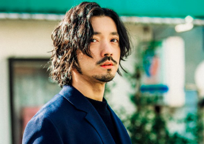 佐藤健に見つめられ上白石萌音が照れ笑いするオフショットに「私も見つめられたい」「羨ましすぎ」と反響