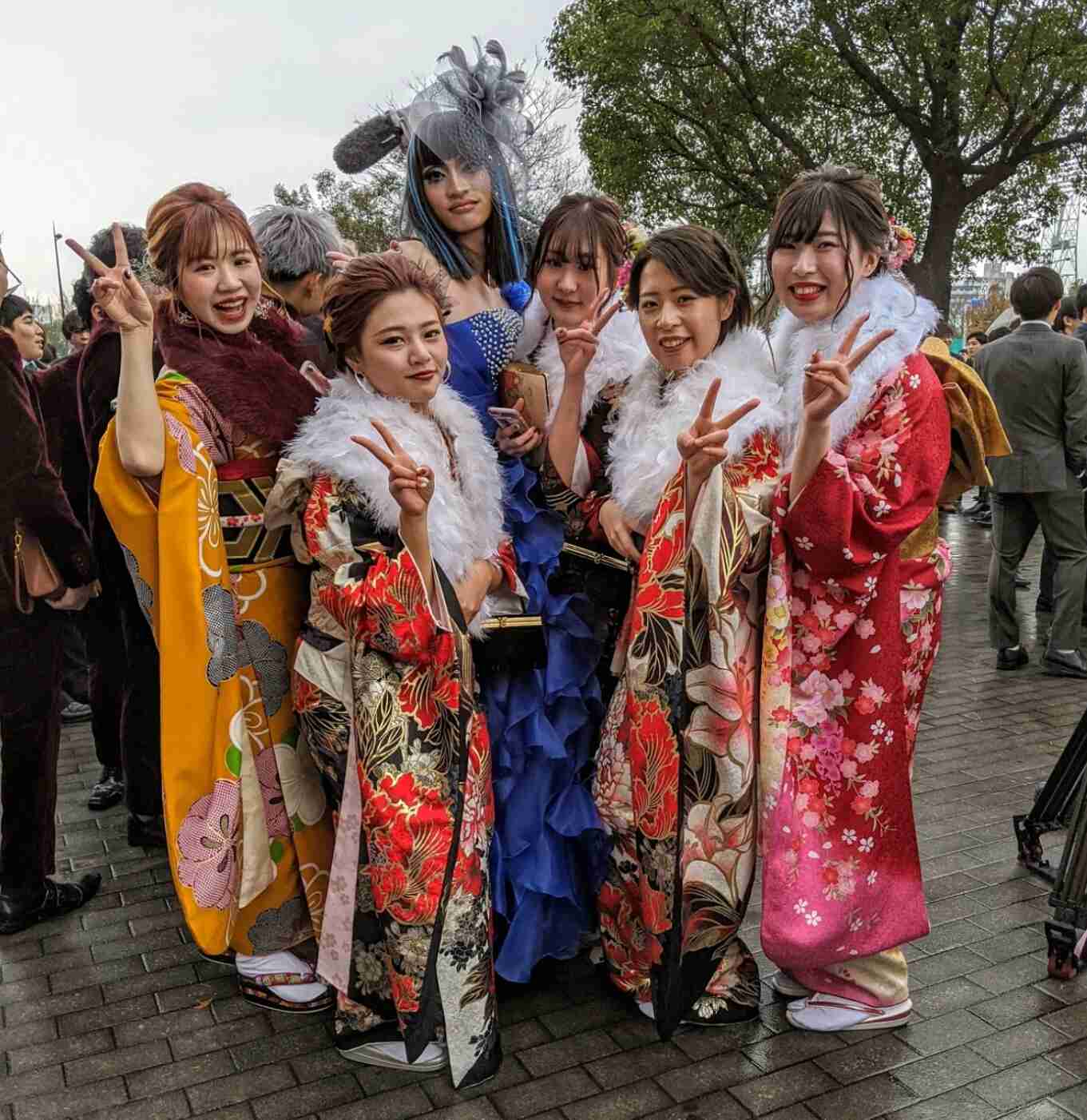 横浜市の成人式“騒然”アリーナで乱闘騒ぎ…爆竹も