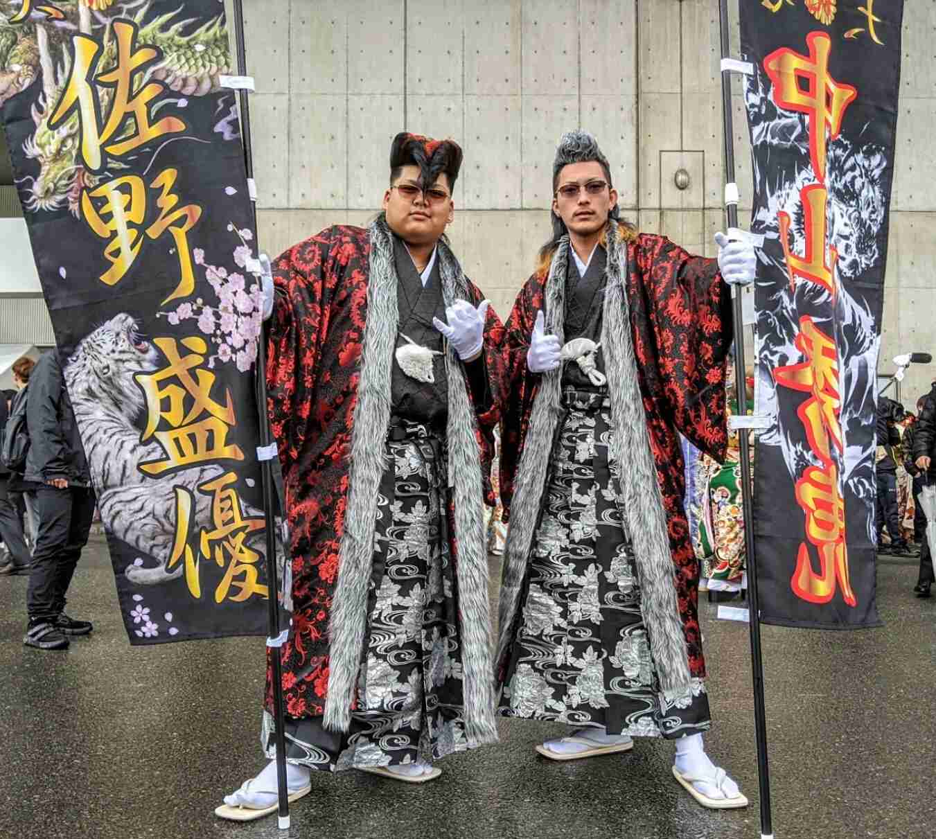 横浜市の成人式 騒然 アリーナで乱闘騒ぎ 爆竹も ガールズちゃんねる Girls Channel