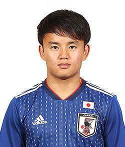 頭のハチが張ってる人