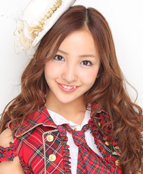 板野友美、ショーパン姿のレアショットが反響「脚ほそっ」「めちゃんこ可愛い」「憧れる」