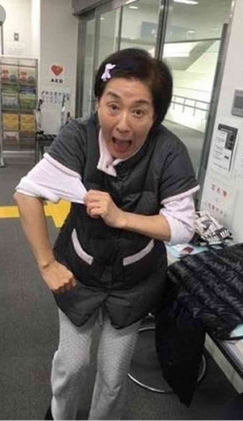 松居一代、床に頭をつけてむせび泣く　理由は「息子の縦読みメッセージ」