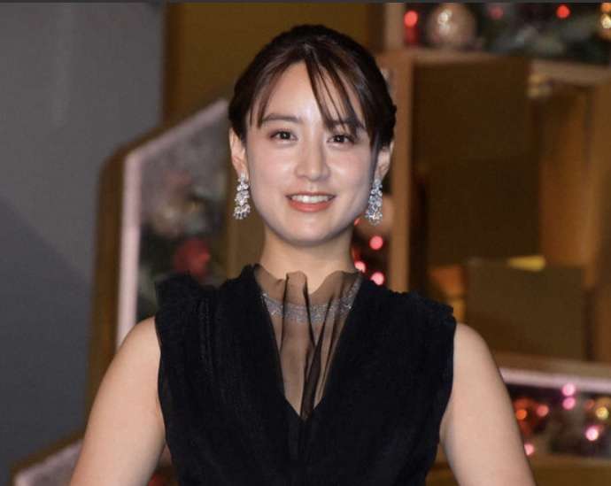 ショートカットの山本美月、私服ショットに称賛の声「スタイル抜群」「超タイプです」