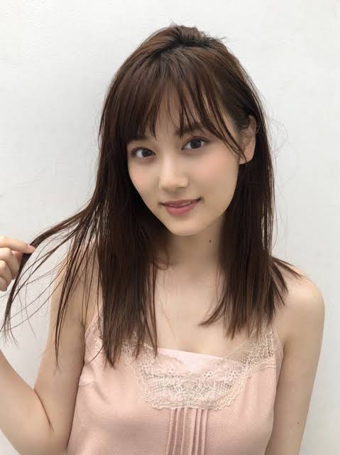ショートカットの山本美月、私服ショットに称賛の声「スタイル抜群」「超タイプです」