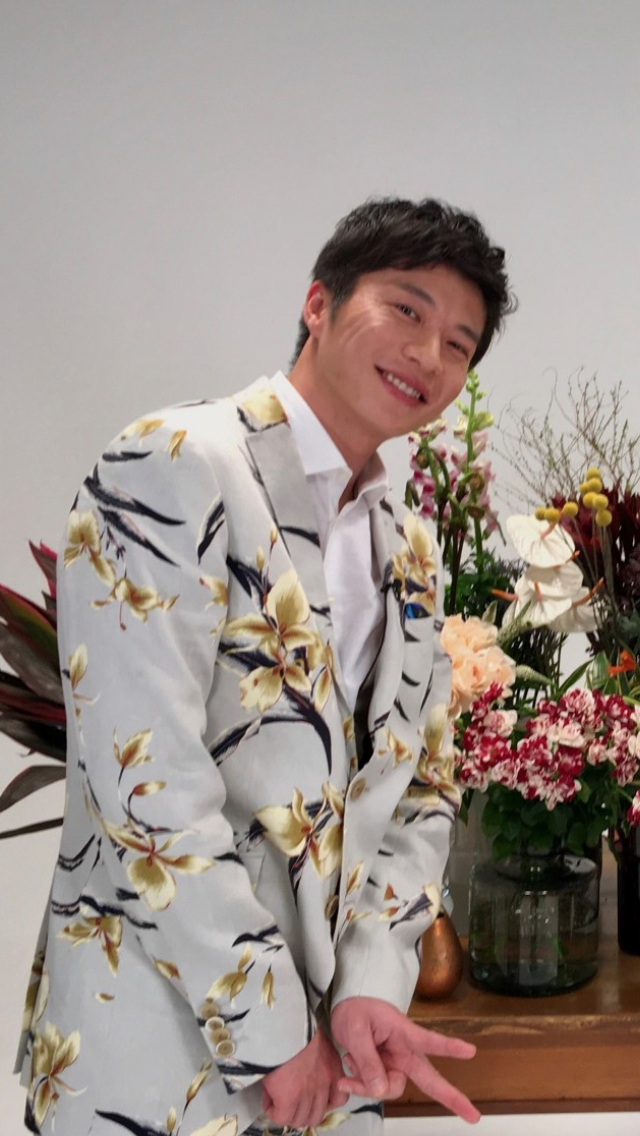 田中圭、ムック本を発表 寝顔・スーツ姿…“初出し”オフショットも