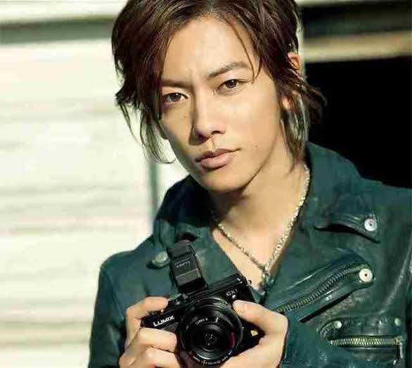 佐藤健、突然胸タッチ “魔王”キャラでミキ昴生翻弄「抱かれたいです」<恋はつづくよどこまでも>