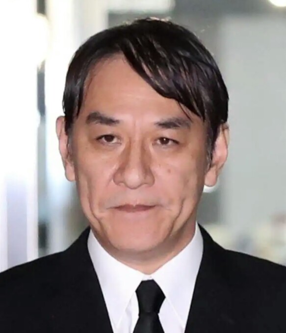 『笑ゥせぇるすまん』佐藤流司主演で初舞台化  スタイリッシュな喪黒福造が「ドーーン!!」