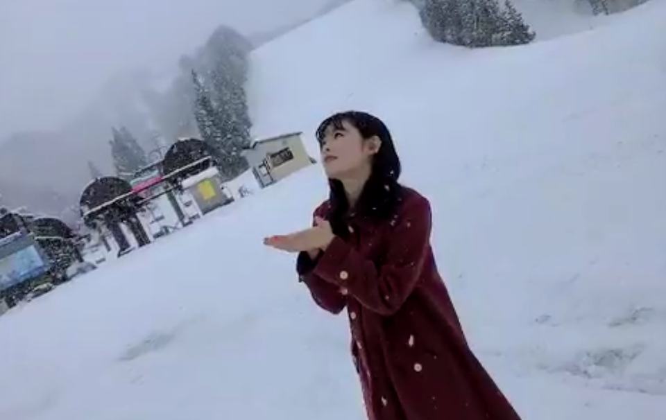 山口真帆、網タイツ＆ピンヒールの美脚オフショット「足ながっ」「エロカッコいい」と新たな魅力に反響