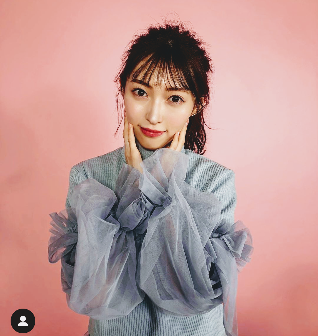 山口真帆、網タイツ＆ピンヒールの美脚オフショット「足ながっ」「エロカッコいい」と新たな魅力に反響