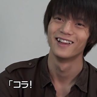 えくぼの男性