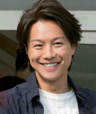 えくぼの男性