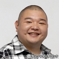 えくぼの男性