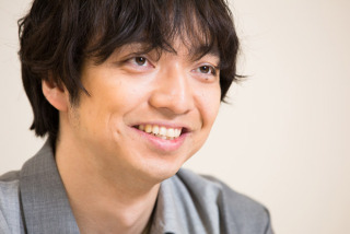 えくぼの男性