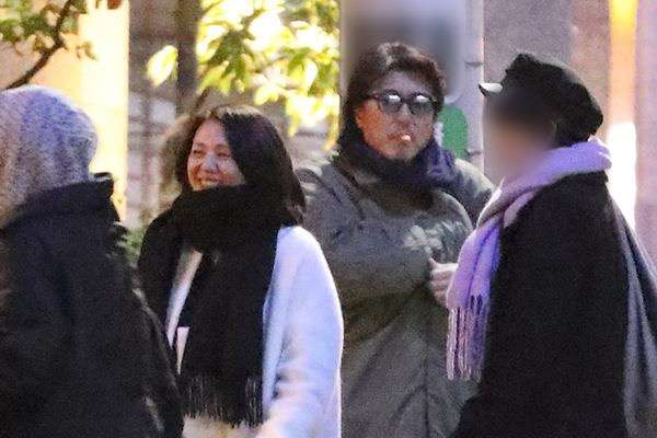 小泉今日子 誕生日なのに1人帰宅…豊原功補は知人と夜の街へ