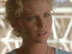 【写真で比較】美魔女シャーリーズ・セロンは10年で顔が変わっていないことが判明！