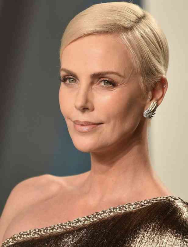 【写真で比較】美魔女シャーリーズ・セロンは10年で顔が変わっていないことが判明！