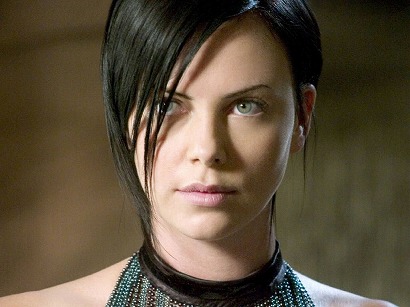 【写真で比較】美魔女シャーリーズ・セロンは10年で顔が変わっていないことが判明！